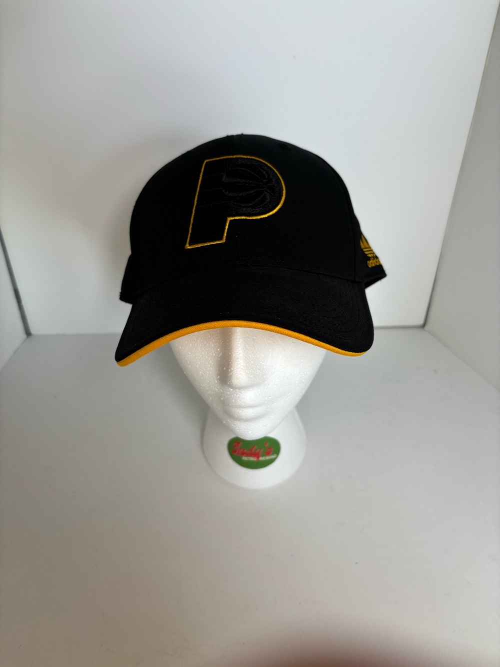 Adidas Indiana Pacers black cap with gold trim and gold 'P' logo, size S/M